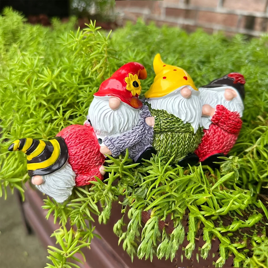 1pc Christmas Gnome Old Man Resin Ornament – Helping Hand Shelf Sitter Holiday Decoration