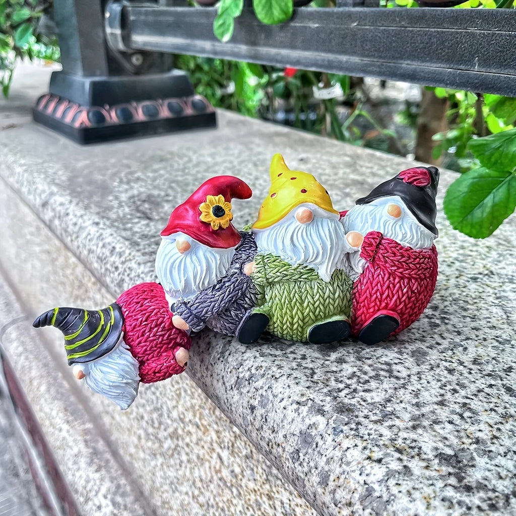 1pc Christmas Gnome Old Man Resin Ornament – Helping Hand Shelf Sitter Holiday Decoration